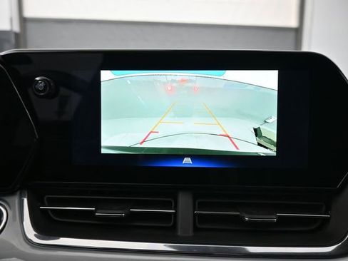 Used 2025 Chevrolet Trax LT w/ LT Convenience Package image 11