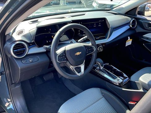 New 2026 Chevrolet Trax LT w/ LT Convenience Package FWD image 7