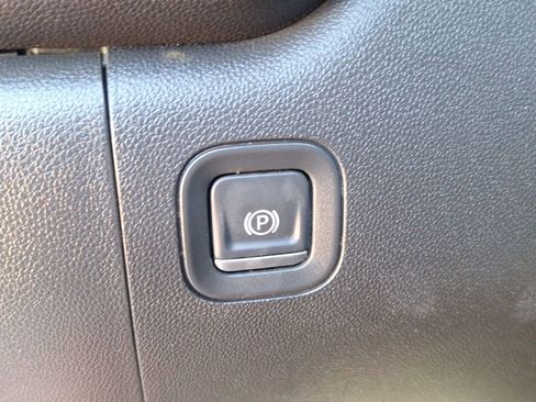 Used 2022 Chevrolet Silverado 1500 Custom w/ Safety Confidence Package image 33