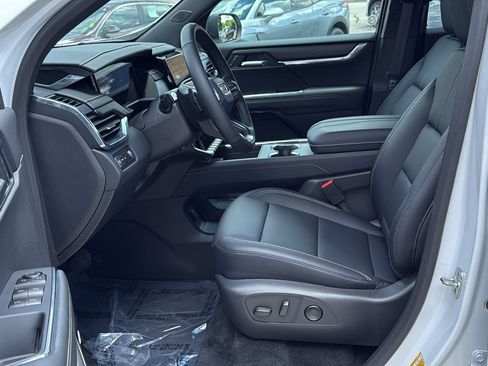 Used 2026 GMC Acadia Elevation w/ Elevation Premium Package FWD image 8
