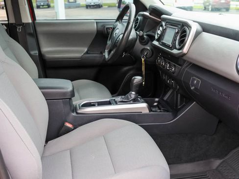 Used 2019 Toyota Tacoma SR5 AWD/4WD image 15