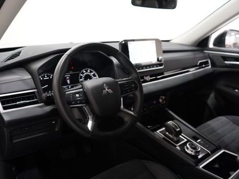 Used 2024 Mitsubishi Outlander SE image 15