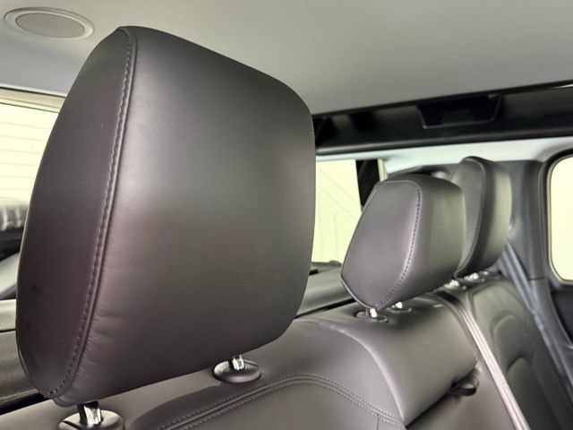 New 2026 Land Rover Defender 110 X-Dynamic SE AWD/4WD image 29