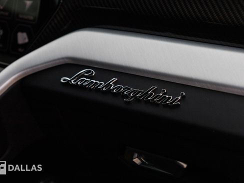 Used 2020 Lamborghini Urus image 42