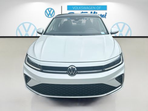 Used 2025 Volkswagen Jetta SEL FWD image 2