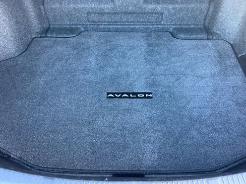 Used 2013 Toyota Avalon Limited image 25