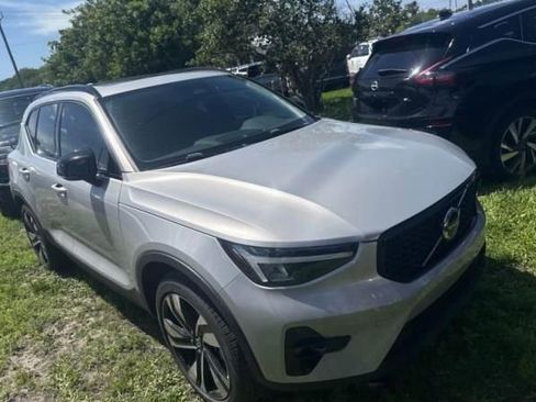 Used 2023 Volvo XC40 B5 Plus w/ Protection Package Premier image 1