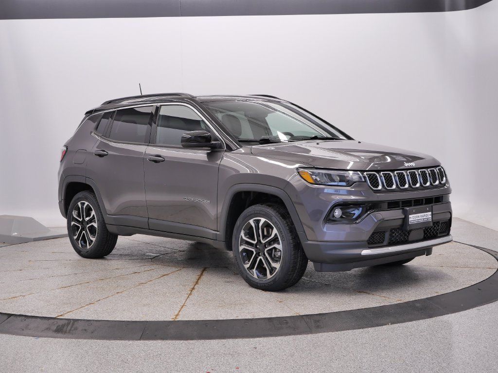 Used 2023 Jeep Compass Limited w/ Sun and Sound Group AWD/4WD image 9
