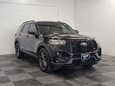 Certified 2025 Ford Explorer ST AWD/4WD image 2