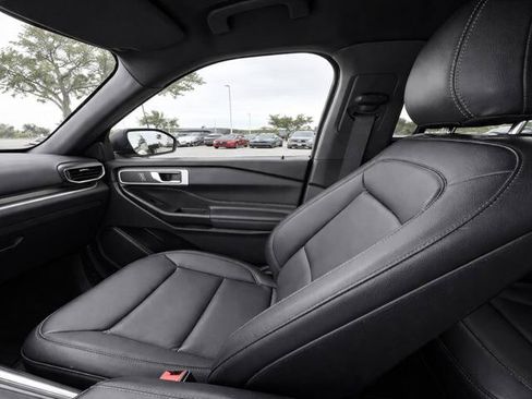 Used 2020 Ford Explorer XLT w/ Equipment Group 202A AWD/4WD image 10