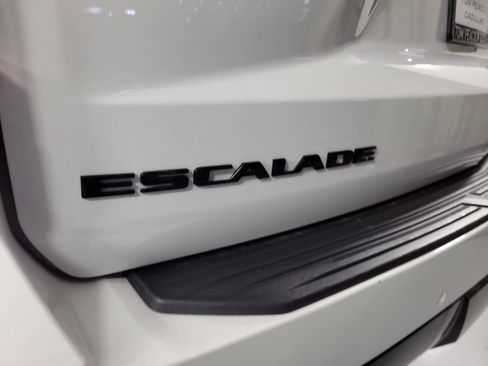 Certified 2025 Cadillac Escalade ESV Sport Platinum w/ LPO, Floor Liner Package AWD/4WD image 5