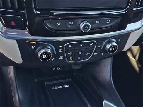 Used 2023 Chevrolet Traverse Premier image 28