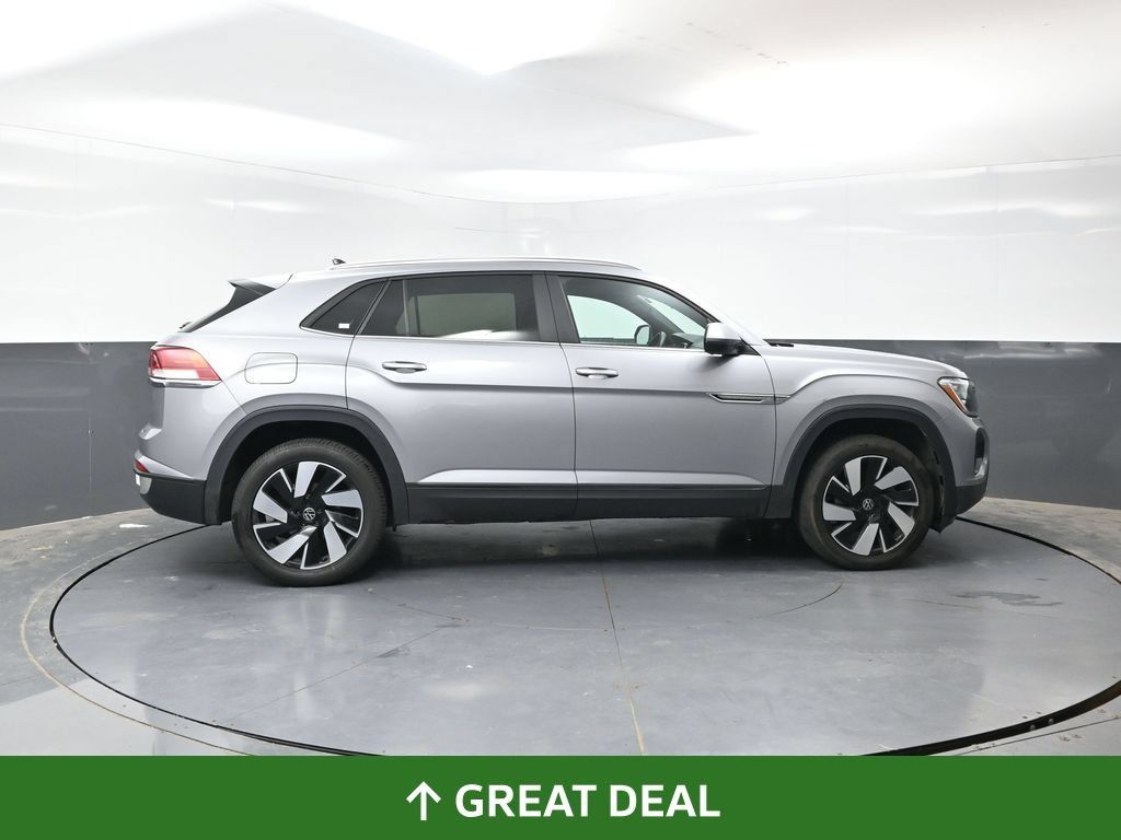 Used 2025 Volkswagen Atlas Cross Sport SE FWD image 2