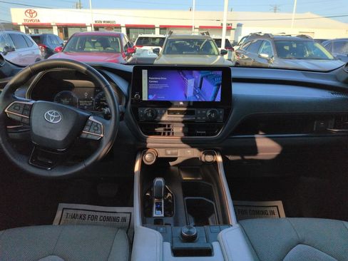 Certified 2025 Toyota Grand Highlander AWD Hybrid image 12