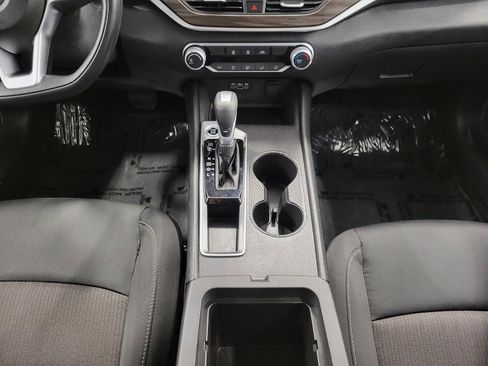 Used 2025 Nissan Altima 2.5 SV image 17