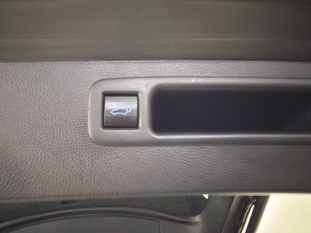 Used 2020 Toyota Highlander Platinum AWD/4WD image 48