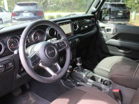 Used 2023 Jeep Wrangler Unlimited Sahara AWD/4WD image 21