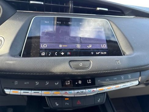 Used 2019 Cadillac XT4 Luxury w/ Cold Weather Package FWD image 8