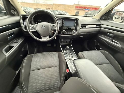 Used 2019 Mitsubishi Outlander ES image 15