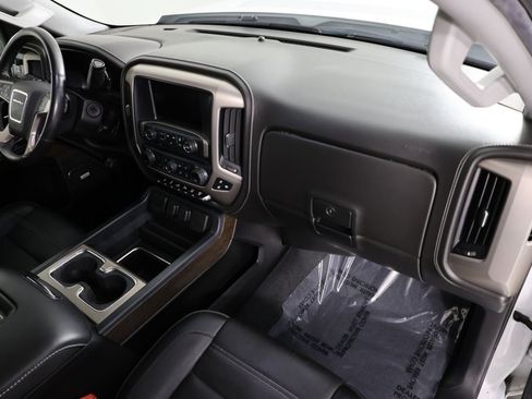 Used 2019 GMC Sierra 2500 Denali w/ Duramax Plus Package AWD/4WD image 29