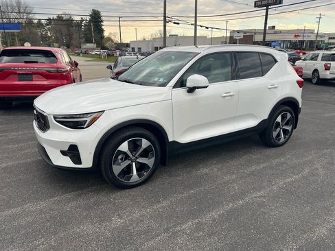 Used 2023 Volvo XC40 B5 Ultimate w/ Climate Package image 1