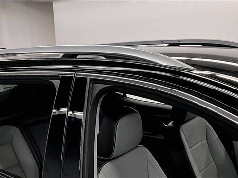 Used 2024 GMC Terrain SLT AWD/4WD image 11
