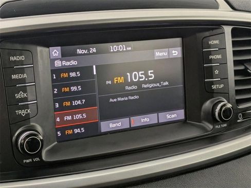 Used 2020 Kia Sorento LX image 17