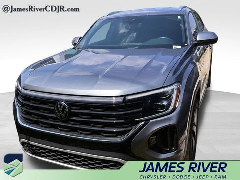 Used 2024 Volkswagen Atlas Cross Sport SE FWD image 14
