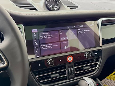 New 2026 Porsche Macan image 18