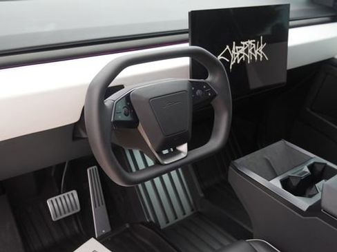 Used 2024 Tesla Cybertruck AWD Crew Cab image 17