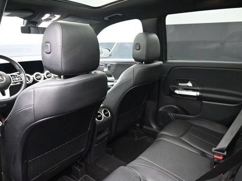 Used 2022 Mercedes-Benz GLB 250 image 18