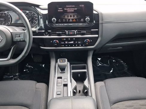 Certified 2025 Nissan Pathfinder SV FWD image 3