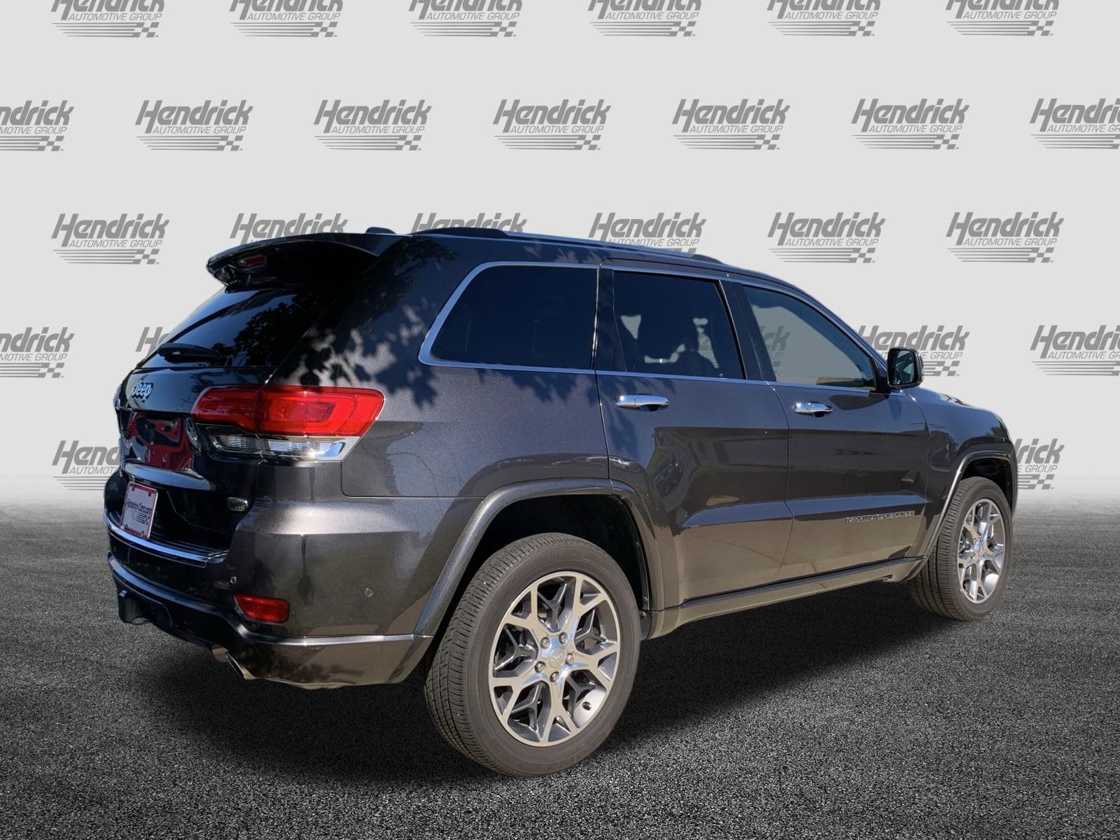 Used 2020 Jeep Grand Cherokee Overland AWD/4WD image 10