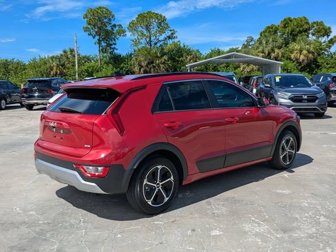 Certified 2025 Kia Niro LX FWD image 7