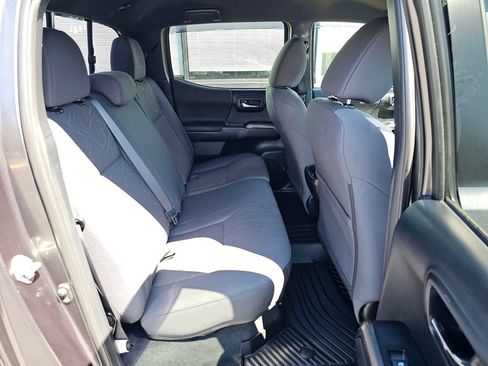 Used 2016 Toyota Tacoma TRD Sport w/ Towing Package AWD/4WD image 12