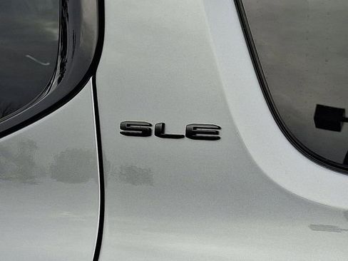 Used 2023 GMC Acadia SLE w/ Driver Convenience Package image 33