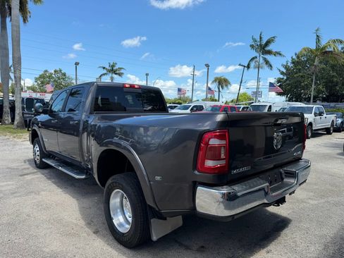 Used 2022 RAM 3500 4x4 Crew Cab Laramie DRW image 3