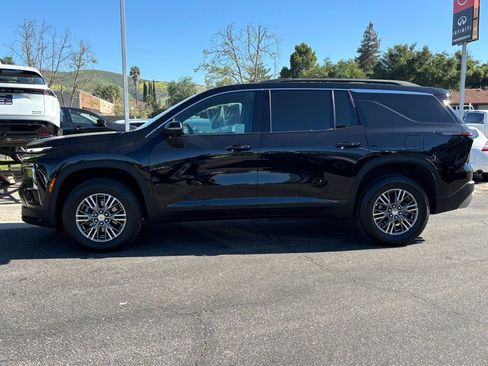 Used 2024 Chevrolet Traverse LT w/ Trailering Package FWD image 8
