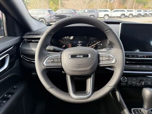 New 2026 Jeep Compass Latitude image 19