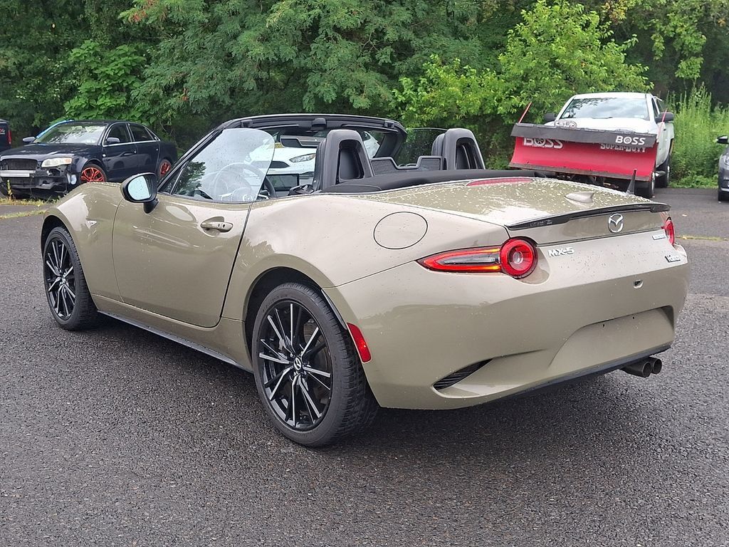 Used 2024 MAZDA MX-5 Miata Grand Touring w/ Weather Package RWD image 4