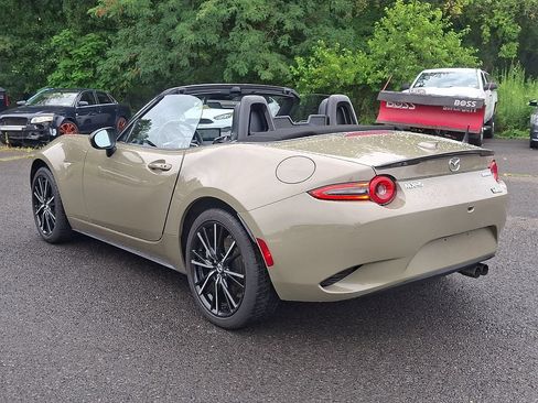 Used 2024 MAZDA MX-5 Miata Grand Touring w/ Weather Package RWD image 4