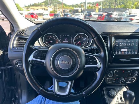 Used 2020 Jeep Compass Latitude image 10