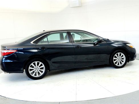 Used 2016 Toyota Camry XLE image 6
