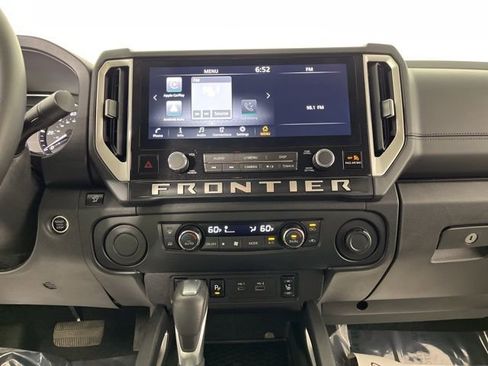 Used 2025 Nissan Frontier SV w/ SV Convenience Package RWD image 25