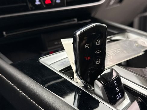 Used 2024 Volkswagen Atlas SE image 25