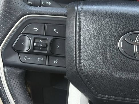 Used 2025 Toyota 4Runner SR5 AWD/4WD image 14