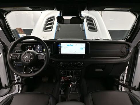 Used 2024 Jeep Wrangler Unlimited Rubicon 4xe AWD/4WD image 28