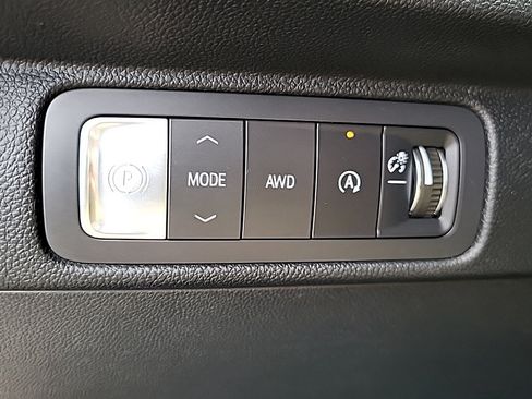 Used 2025 Chevrolet Traverse Z71 w/ Enhanced Driving Package AWD/4WD image 22
