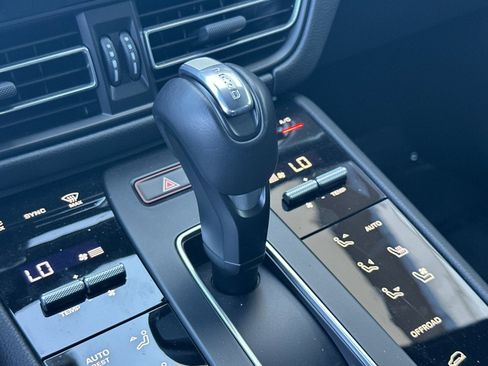 Certified 2026 Porsche Macan AWD/4WD image 22