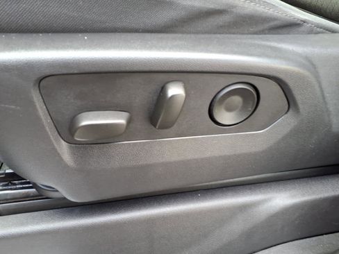 Used 2025 Chevrolet Silverado 1500 LT image 11